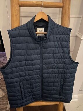 GAP Men’s Relaxed ColdControl Puffer Vest